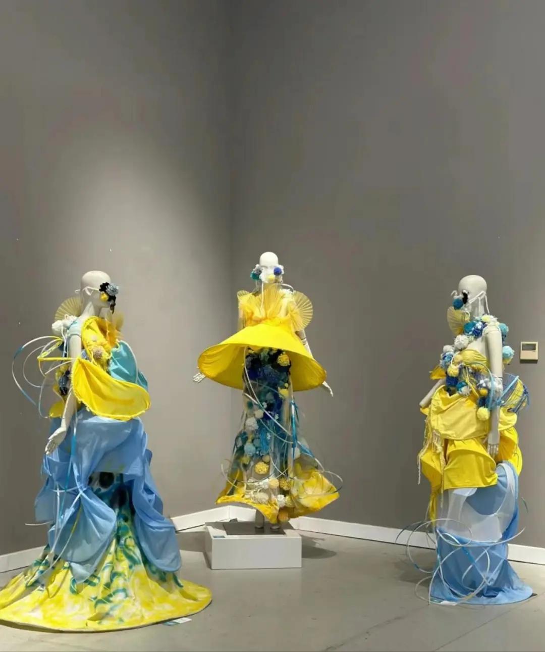 智慧空間設計學院組織學生參觀山東工藝美術學院畢業設計展，探索工藝美術設計新思路